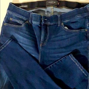 NWOT Torrid Skinny Jeans